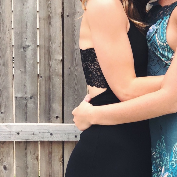 Lulu’s midi black dress - Picture 2 of 4